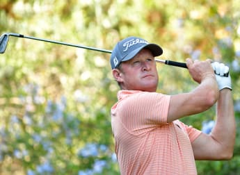 Donaldson jumps into contention with second round 69