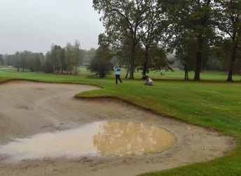 Play suspended in Italy as rain hits Castelconturbia