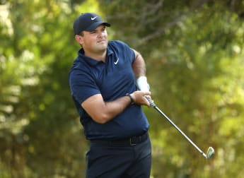 Reed shares lead to stay in Dubai driving seat