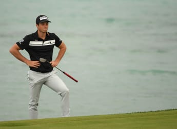 Hovland makes his move before weather delay at Royal Greens