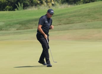 Mickelson edges ahead in hunt for Major history at Kiawah Island