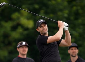 Schneider narrowly leads Siem in Brno