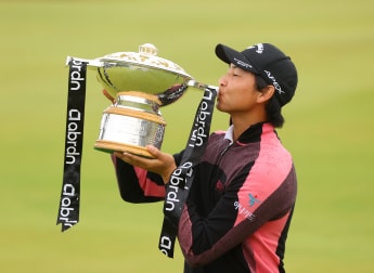 Lee holds his nerve to seal play-off win in Scotland