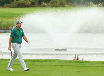 Bogey free Bland leads the way on home soil