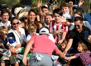 Rahm goes the extra mile for adoring home fans