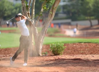 Magic McIlroy powers into lead in Dubai