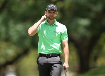 Gavins goes low to lead in Kenya