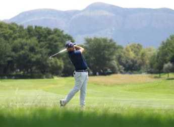 Du Plessis keeps his nose in front in South Africa