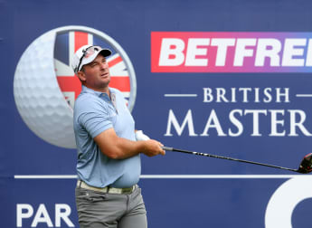 Fantastic Fox shares first-round lead after fine finish