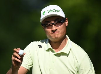 Li Haotong leads by one after tying course record