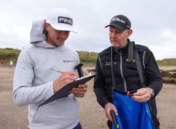 Stephen Gallacher joins OCEANTEE for beach clean at Genesis Scottish Open