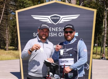 Jordan Smith's amazing ace lands him and his caddie new Genesis cars