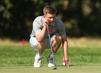 Kipp Popert hits the front at Wentworth