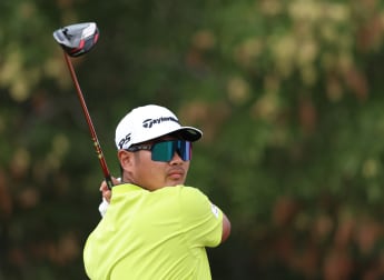 Ryo Hisatsune leads by two after early birdie blitz
