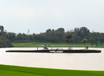 Local rule allowing rangefinders on floating 17th green at Thailand Classic