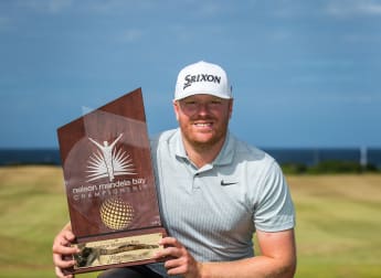 Mostert produces late show to win in South Africa 