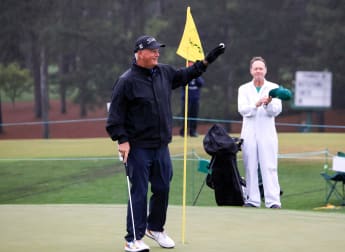 Sandy Lyle finishes his 42nd and final Masters with replica putter from 1988 triumph