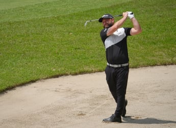 Andy Sullivan and Kim Yeongsu tied at the top in Japan