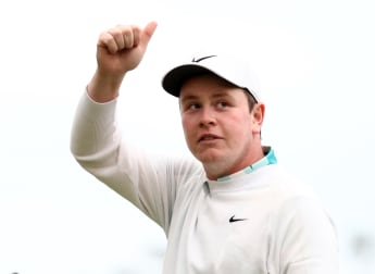 Robert MacIntyre holds one shot lead in Korea