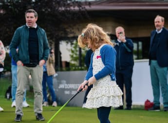 Five-year-old granddaughter of Dutch golf great hits ceremonial tee-shot at KLM Open