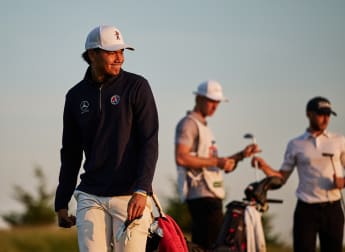 Amateur Glawe makes ace to grab share of Czech lead