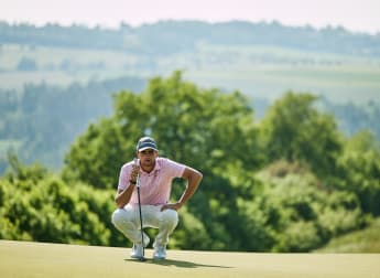 Jarvis builds three-shot advantage in quest for breakthrough win