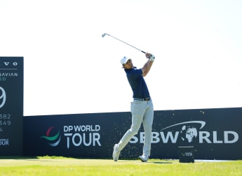 Amateur Hugo Townsend puts on a show in front of dad