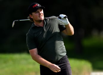 WATCH - Eddie Pepperell makes par from a toilet