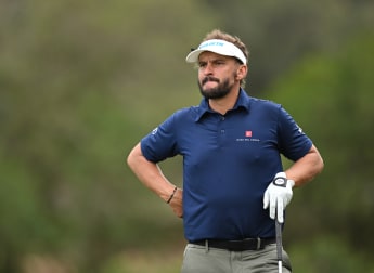 Joost Luiten loses three clubs in a tree during final round in Dubai