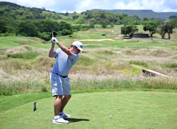 Louis Oosthuizen back on top in Mauritius