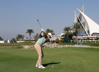 Brilliant Rory McIlroy surges into Dubai lead