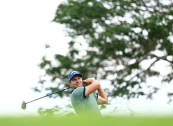 Andrea Pavan takes route 66 to lowest round since 2021 at Porsche Singapore Classic