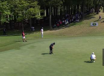 Katsuragawa drains long putt on the 15th