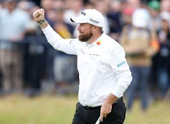 Shane Lowry conquers tough conditions to lead at Troon