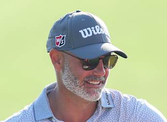 Paul Waring holds huge halfway lead after course record