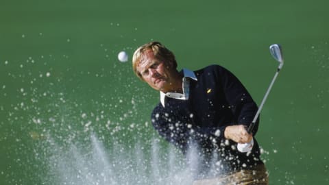 Jack Nicklaus plays a bunker shot at the 17th in 1986 / Credit: David Cannon