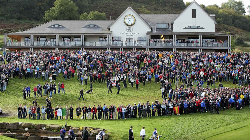 Ian Poulter and Padraig Harrington walk up the 18th 