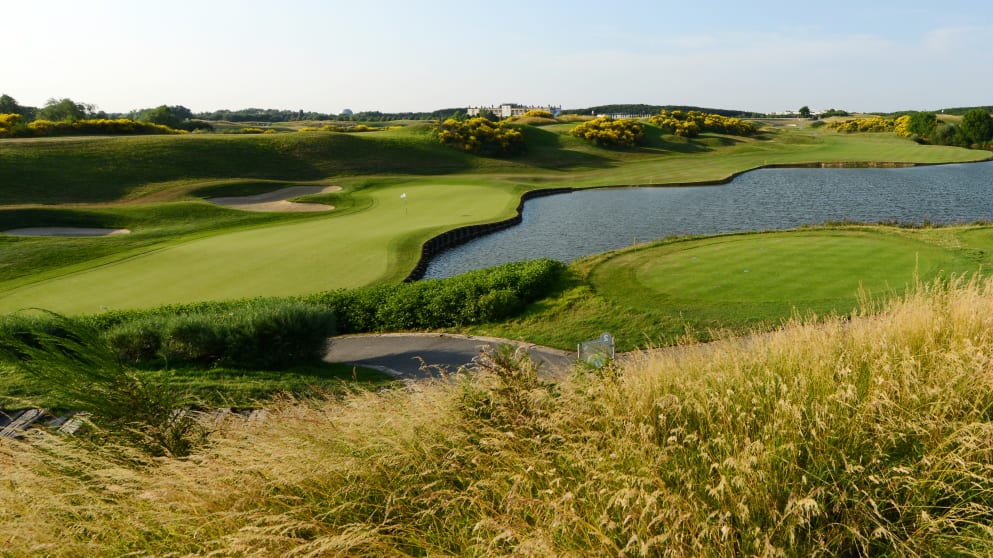 The first hole of L'Albatros, Le Golf National