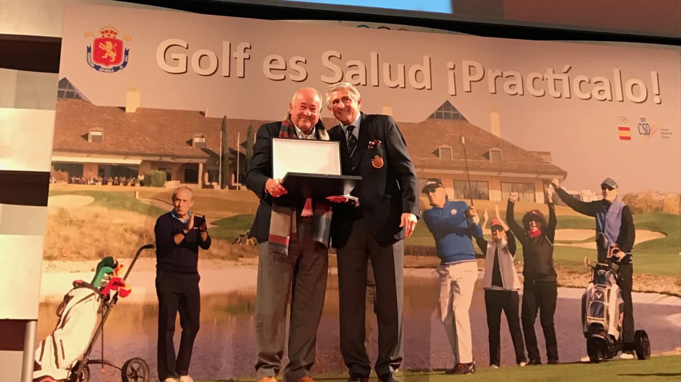 Angel Gallardo receives his Special Achievement Award at the Royal Spanish Golf Federation Awards