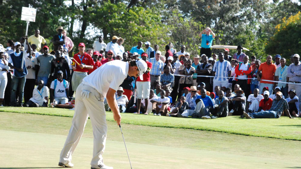 Jake Roos taps in to win the Barclays Kenya Open (Thomas Mbuvi)