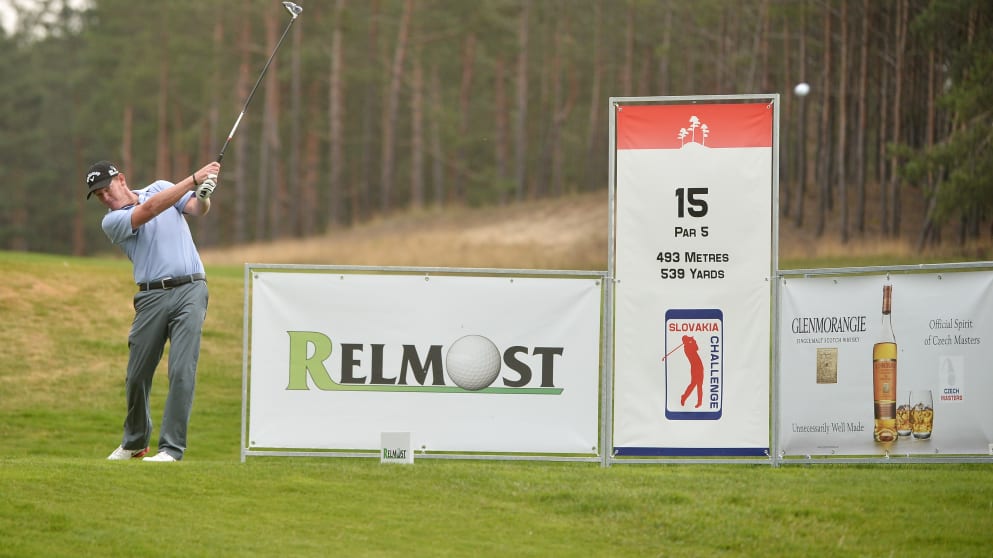 Daniel Gaunt tees off in front of a sign for promoters Relmost (Ota Mrákota)