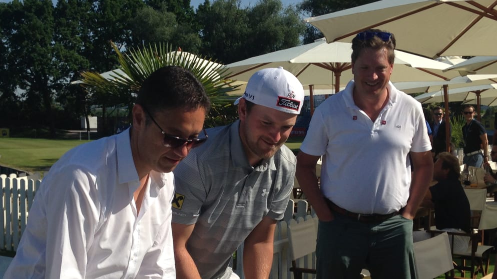 Bernd Wiesberger plays foosball 