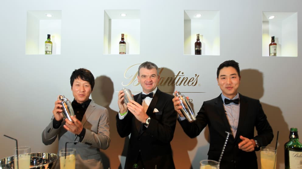 Kim Kyung-tae (left), Paul Lawrie (centre) and Bae Sang-moon (right) 