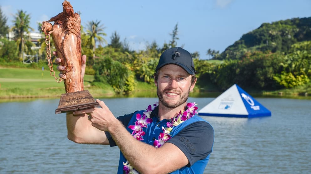 Kalle Samooja with the Hainan Open trophy