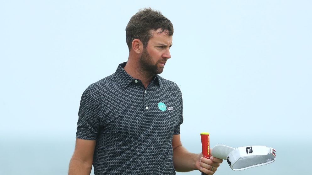 Scott Jamieson of Scotland acknowledges the crowd 