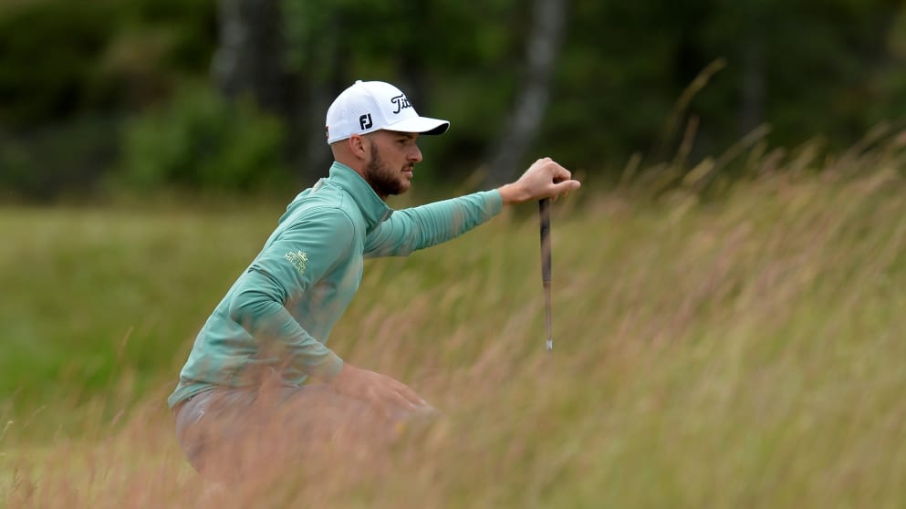 Marco Iten reads a putt