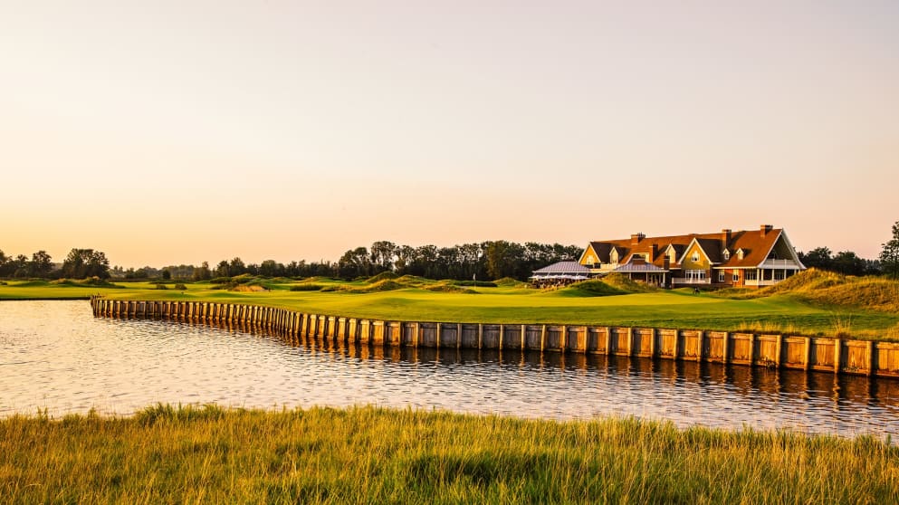 The Dutch 18th green 