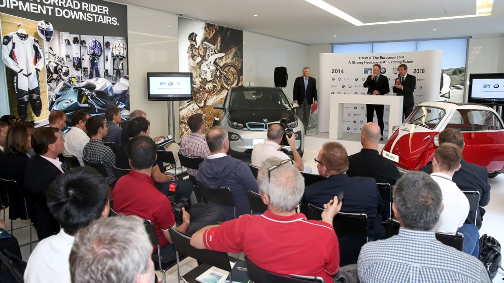  Dr Ian Robertson, Member of the Board of Management of BMW AGM, Sales and Marketing, and George OGrady announce 4-year extension to partnership
