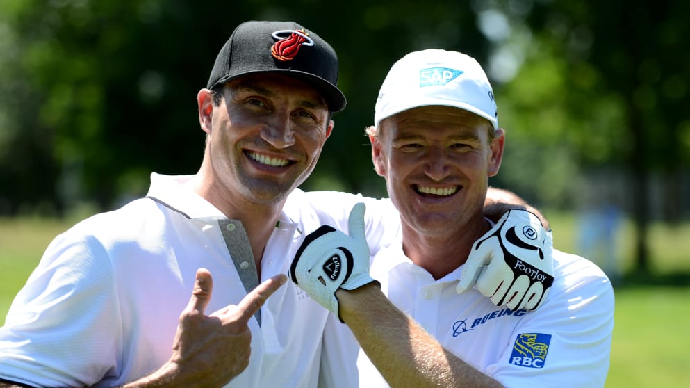 Boxer Wladimir Klitschko and Ernie Els pose for a picture