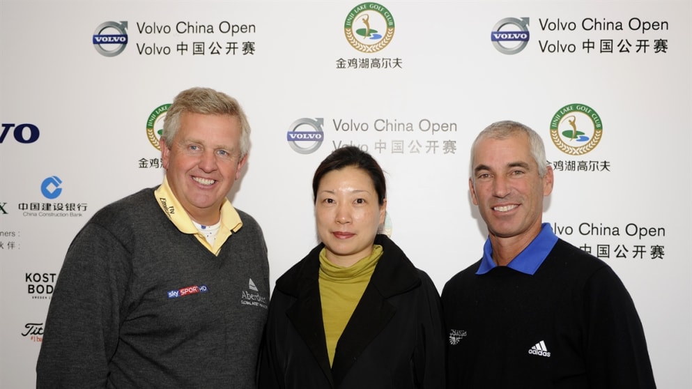Colin Montgomerie, Corey Pavin and Miss Xu Hong, Chairperson of Jinji Lake Golf Club (Richard Castka/Sportpix International)